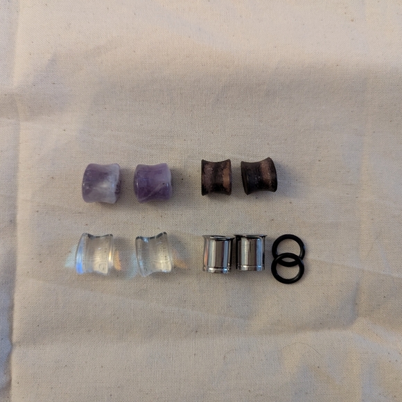 4 pairs 00g - Picture 3 of 4